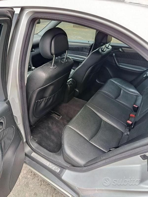Usata Mercedes 220 Avantgarde 125 CV (91 kW) 2002 Grigio Berlina