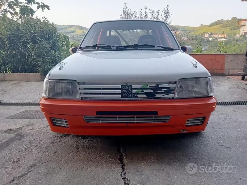 Usata Peugeot 205 54 CV (39 kW) 1989 Bianco Berlina