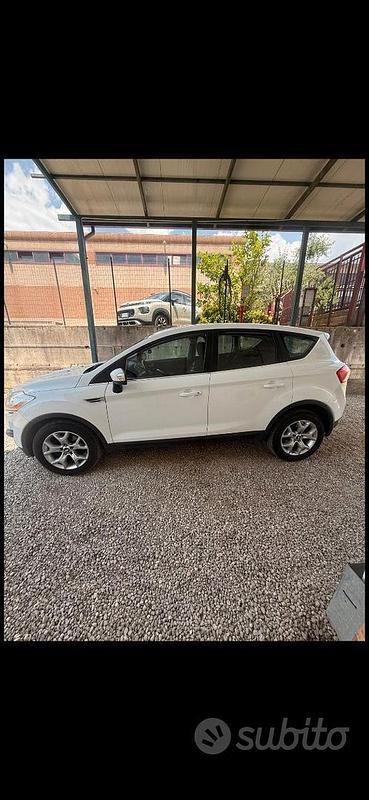 Usata Ford Kuga 140 CV (102 kW) 2013 Bianco SUV