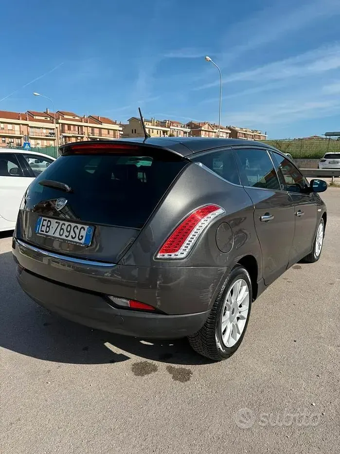 Usata Lancia Delta 120 CV (88 kW) 2010 Grigio Utilitaria