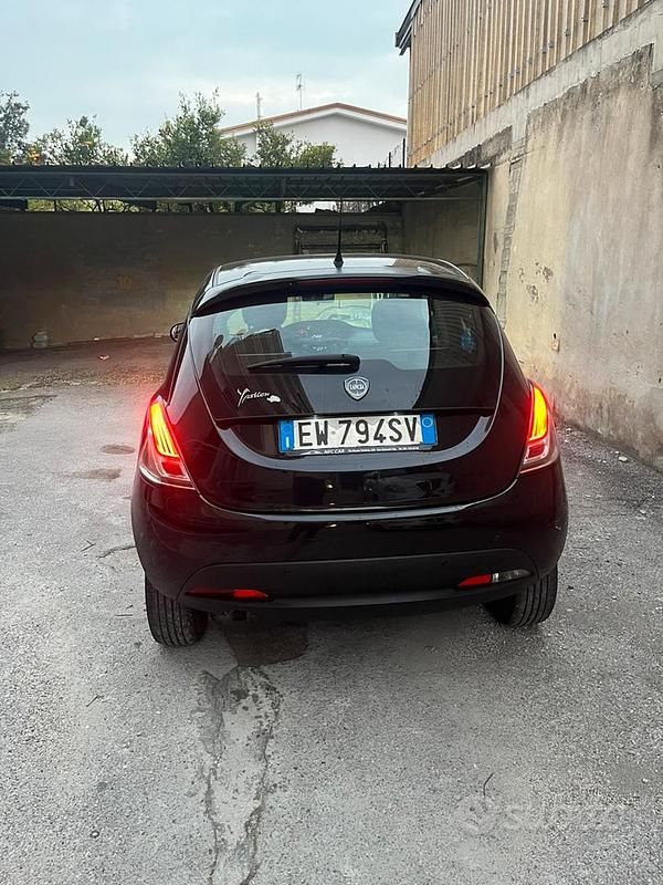 Usata Lancia Ypsilon 85 CV (62 kW) 2014 Nero Utilitaria