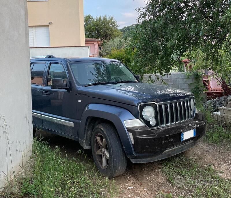 Usata 2010 Jeep Cherokee SUV | 3000 € - Immagine 1/4