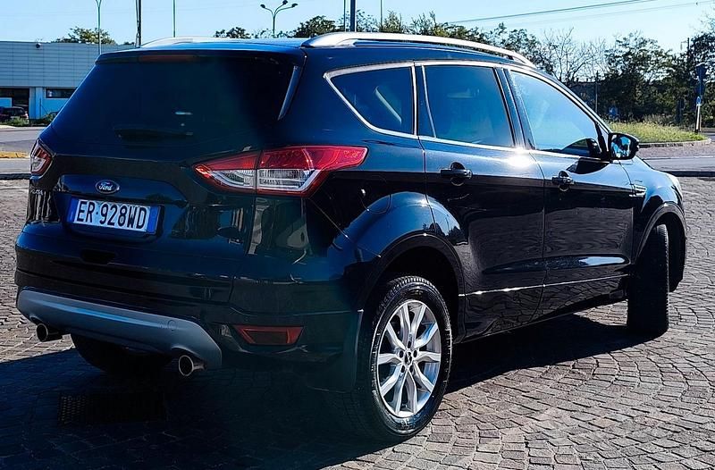 Usata Ford Kuga 140 CV (102 kW) 2013 Nero SUV
