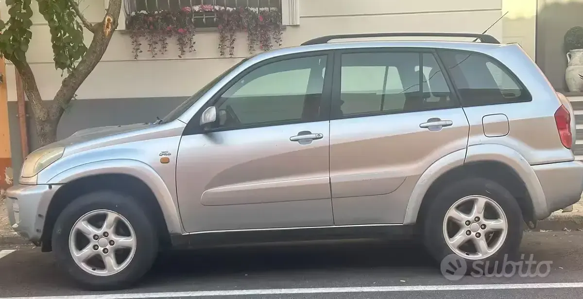 Usata Toyota RAV4 116 CV (85 kW) 2002 Grigio SUV