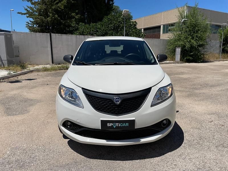 Usata Lancia Ypsilon Silver 69 CV (50 kW) 2020 Bianco Utilitaria