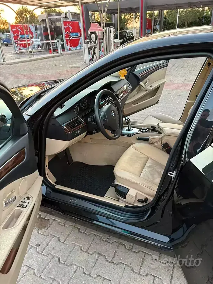 Usata BMW 530 235 CV (172 kW) 2007 Nero Station wagon