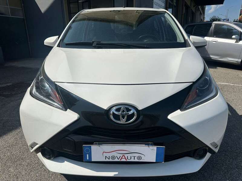 Bianco Usata 2016 Toyota Aygo X-wave Due volumi | 5800 € (Super prezzo) - Immagine 1/4