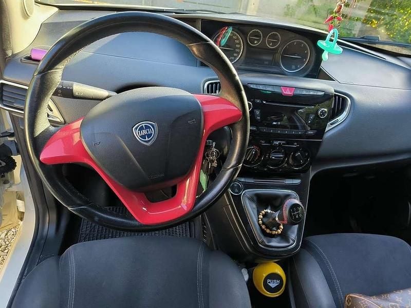 Usata Lancia Ypsilon Gold 95 CV (69 kW) 2012 Bianco Utilitaria