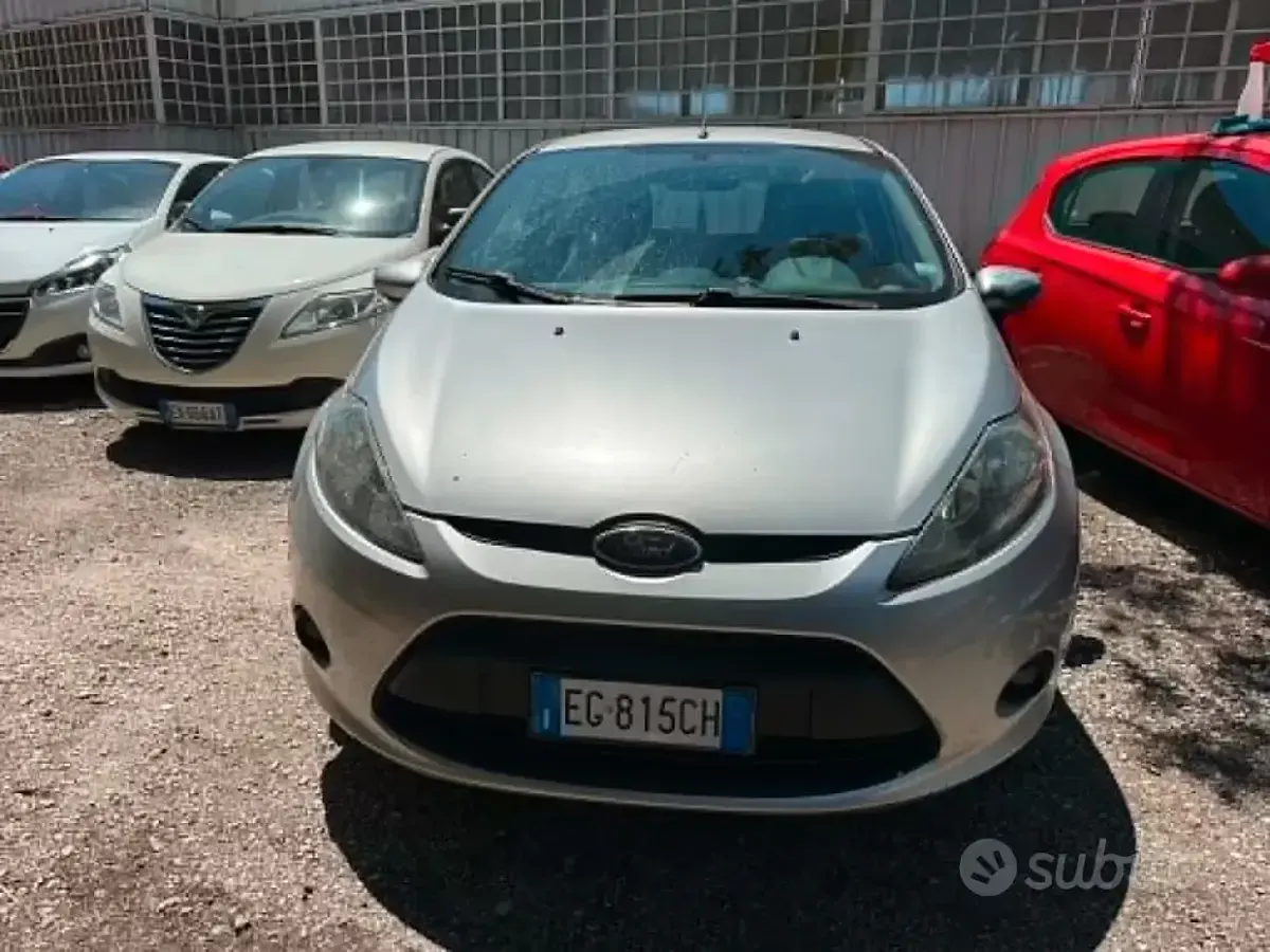 Usata Ford Fiesta Titanium 71 CV (52 kW) 2011 Grigio Berlina