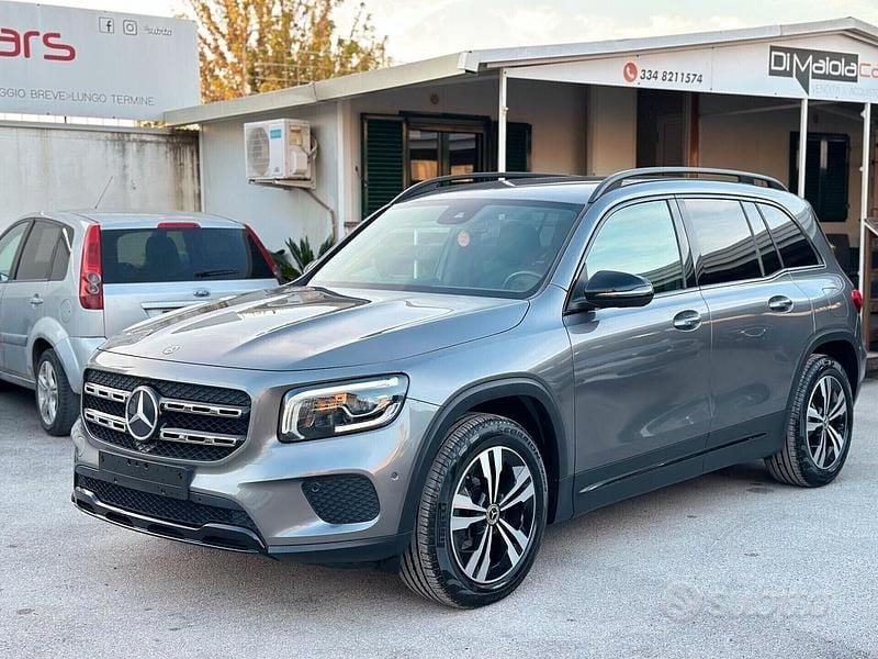 Usata Mercedes GLB200 150 CV (110 kW) 2020 Grigio SUV