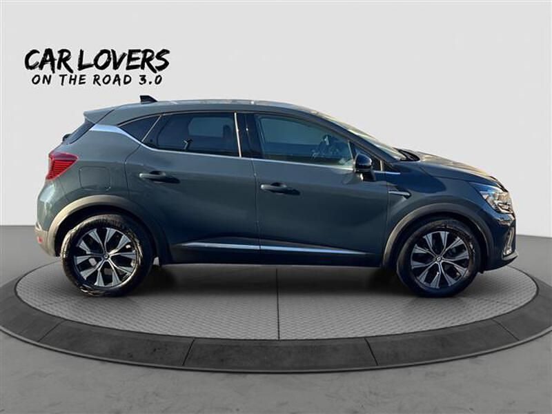 Usata Renault Captur Techno 145 CV (106 kW) 2022 Blu scuro SUV