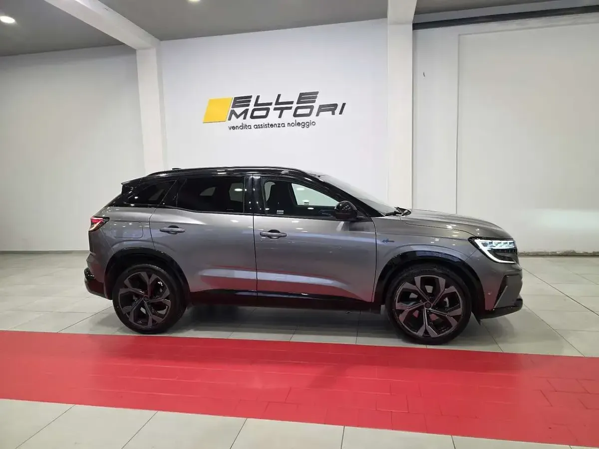 Usata Renault Austral Techno 131 CV (96 kW) 2023 Grigio SUV
