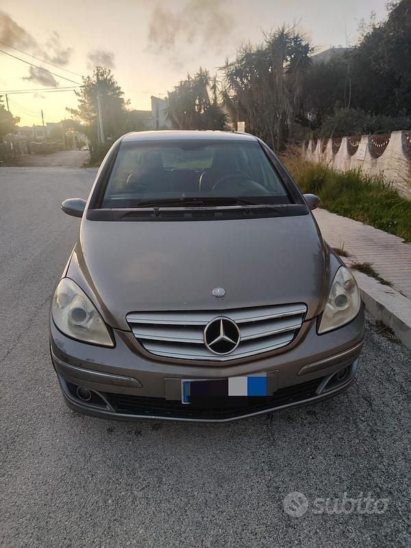 Usata Mercedes B180 109 CV (80 kW) 2007 Grigio Monovolume