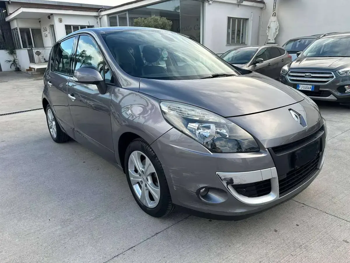 Usata Renault Scénic Dynamique 110 CV (80 kW) 2011 Grigio Monovolume