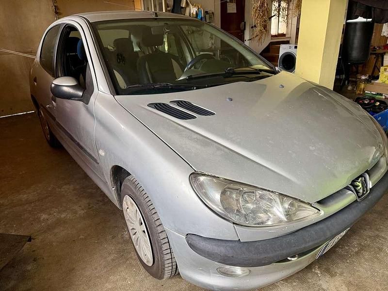 Usata Peugeot 206 68 CV (50 kW) 2006 Argento Berlina