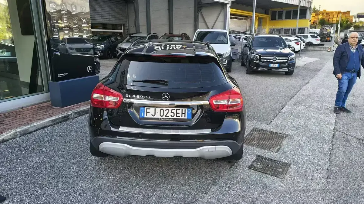 Usata Mercedes GLA200 136 CV (100 kW) 2017 Nero SUV