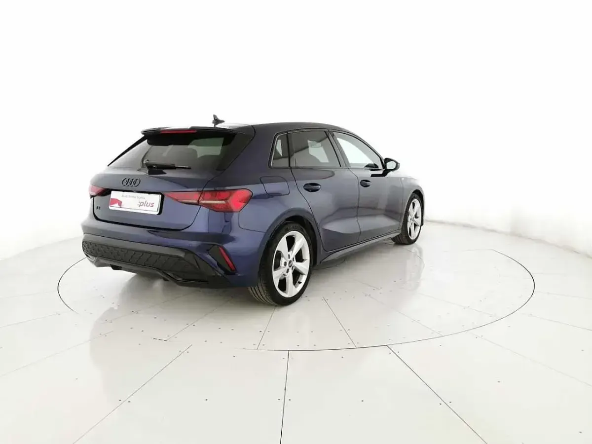 Usata Audi A3 S-Line 150 CV (110 kW) 2025 Blu navarra metallizzato Berlina