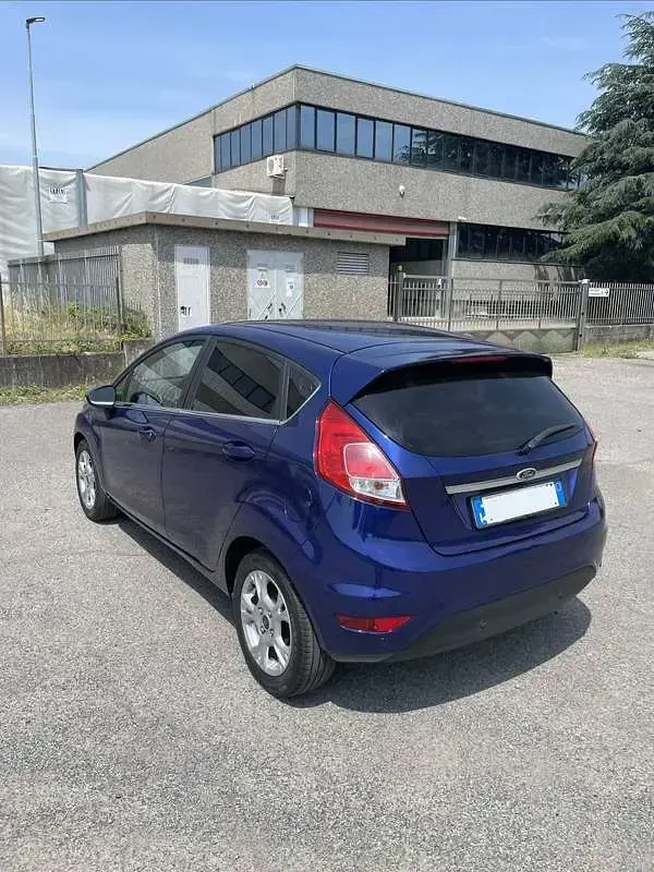 Usata Ford Fiesta Titanium 95 CV (69 kW) 2015 Blu/azzurro Utilitaria