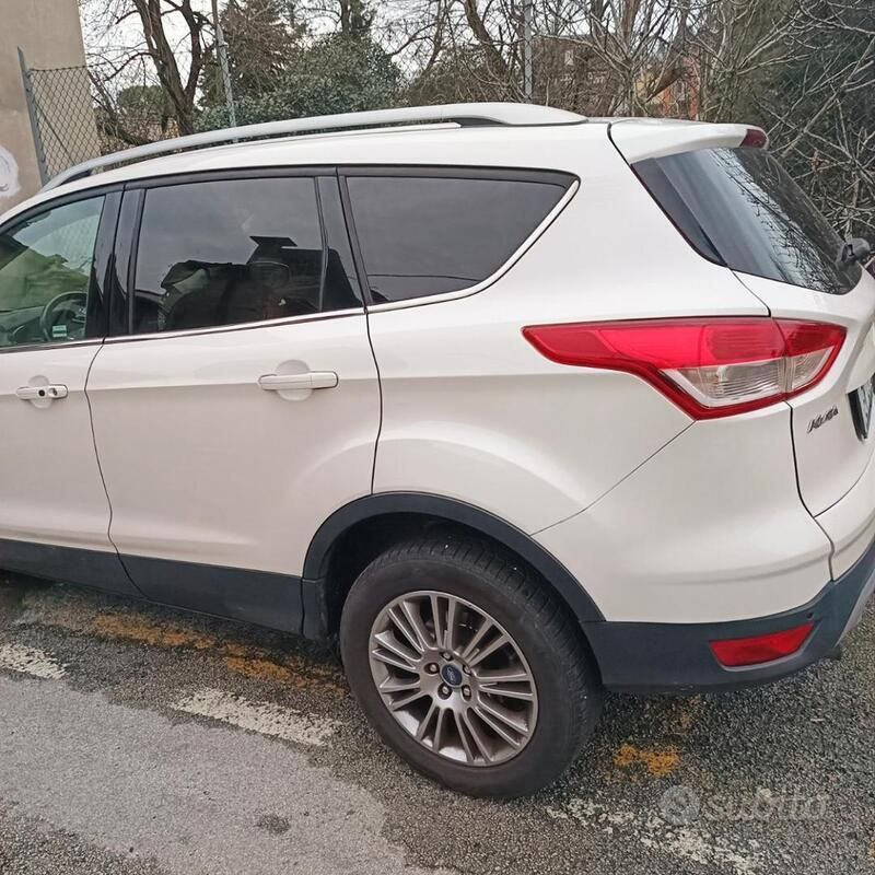 Usata Ford Kuga 140 CV (102 kW) 2014 Bianco SUV