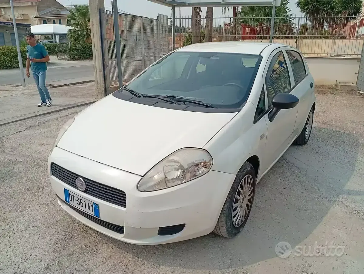 Usata Fiat Grande Punto S 75 CV (55 kW) 2011 Bianco Utilitaria