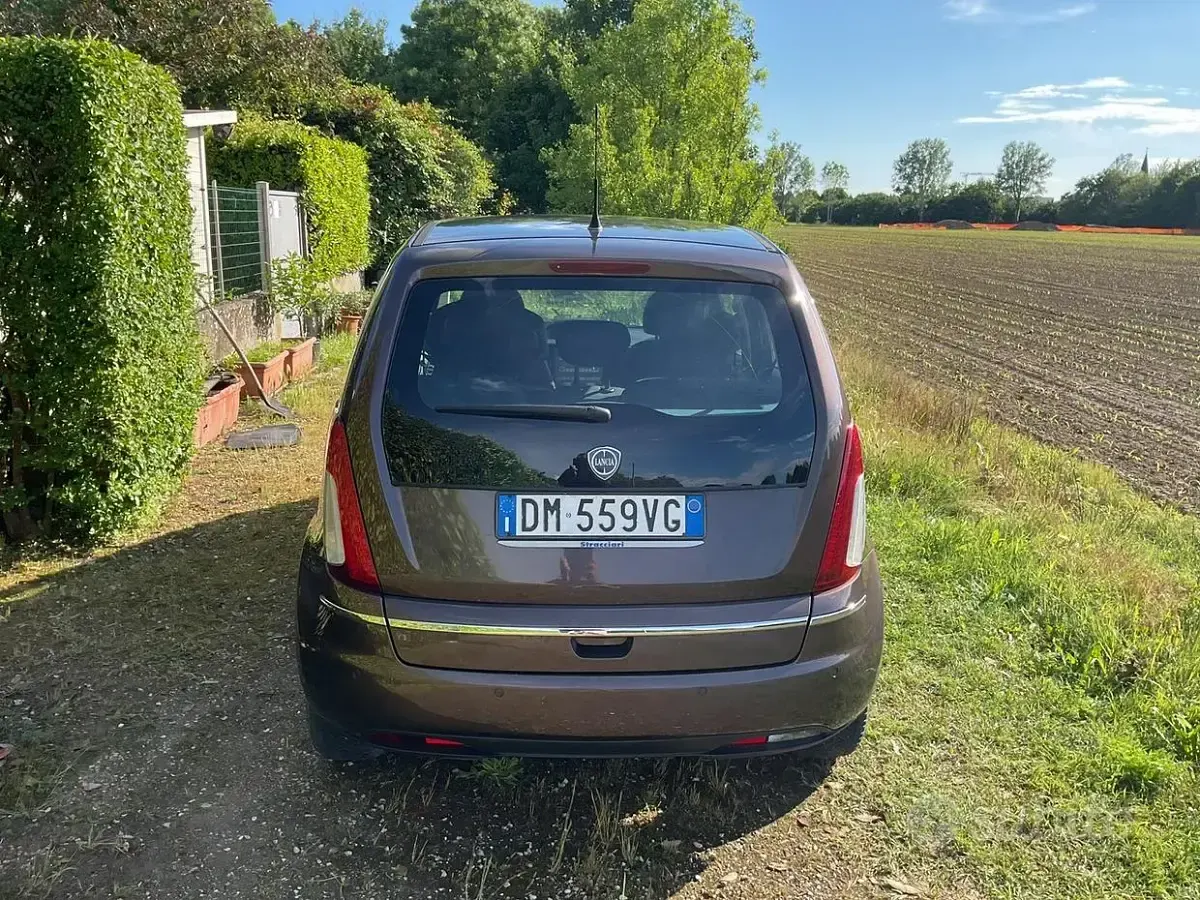 Usata Lancia Musa 95 CV (69 kW) 2008 Marrone Monovolume