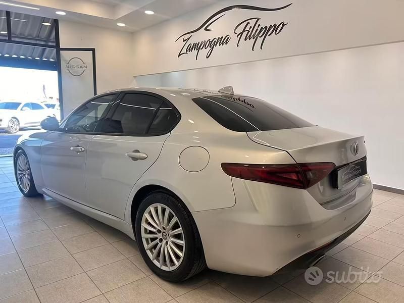 Usata Alfa Romeo Giulia 150 CV (110 kW) 2017 Grigio Berlina