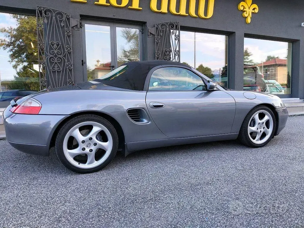 Usata Porsche Boxster 220 CV (161 kW) 2001 Grigio Cabrio