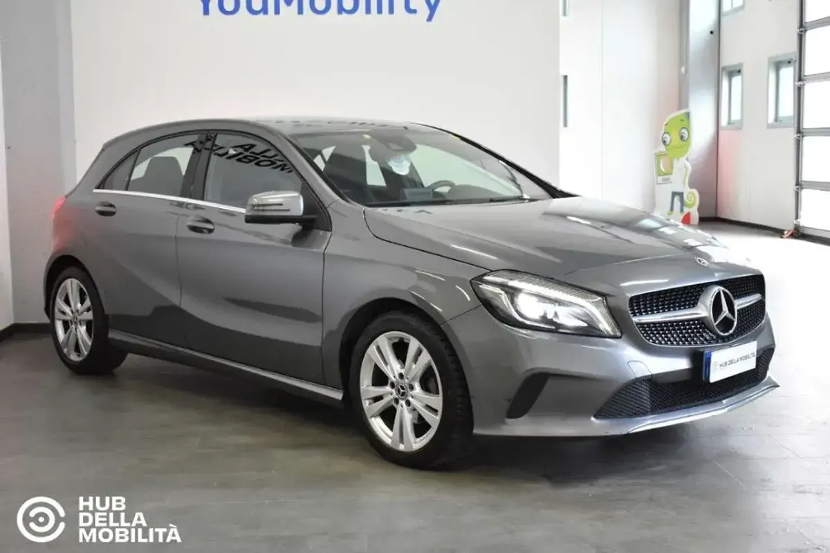 Usata Mercedes A180 109 CV (80 kW) 2017 Grigio Berlina