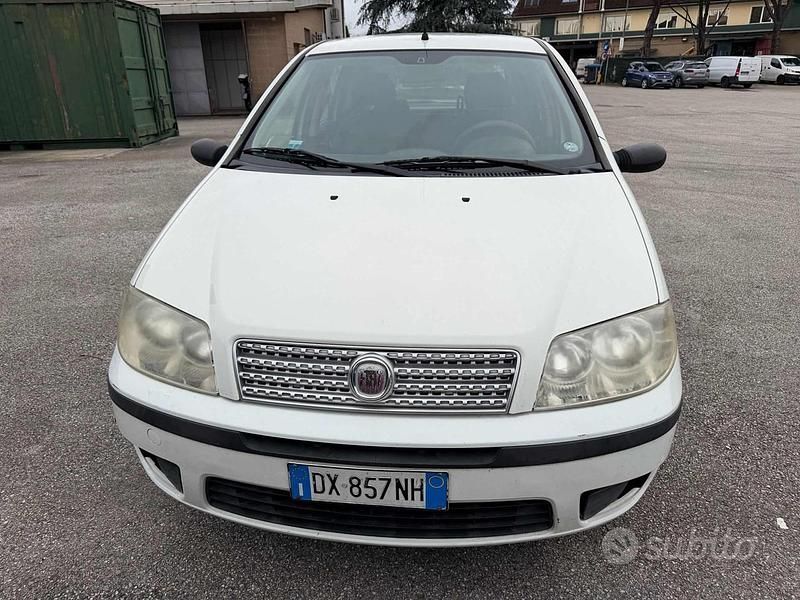 Usata Fiat Punto Active 59 CV (43 kW) 2009 Bianco Utilitaria