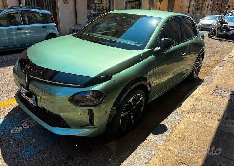 Usata Lancia Ypsilon 61 kW (84 CV) 2025 Verde Utilitaria