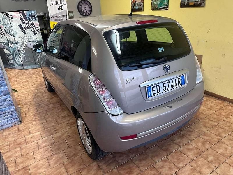Usata Lancia Ypsilon 60 CV (44 kW) 2010 Beige Utilitaria
