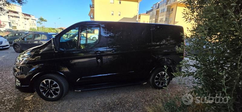 Usata Ford Tourneo Custom Sport 170 CV (125 kW) 2019 Nero Furgone