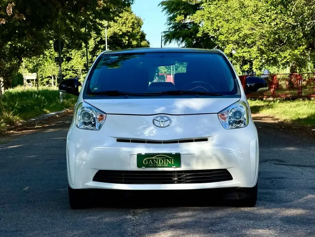 Usata Toyota iQ Sol 68 CV (50 kW) 2009 Bianco Utilitaria