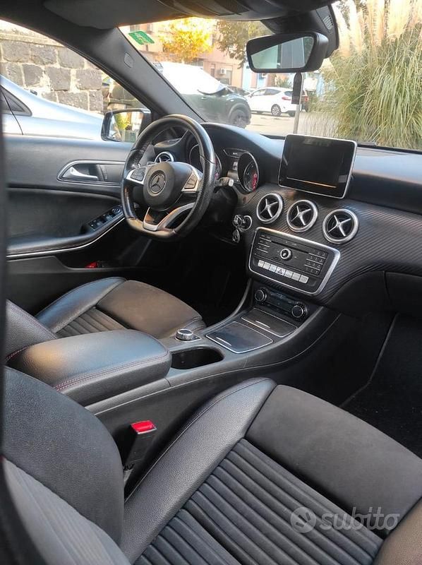 Usata Mercedes A180 Premium 109 CV (80 kW) 2016 Nero Berlina