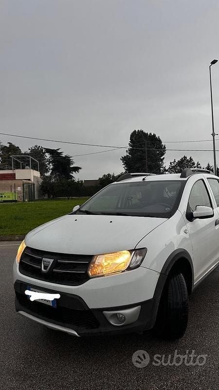 Usata Dacia Sandero Prestige 90 CV (66 kW) 2015 Bianco Utilitaria