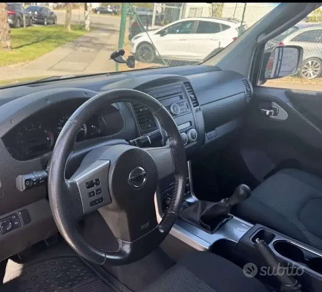 Usata Nissan Navara 190 CV (139 kW) 2014 Grigio Pick-up