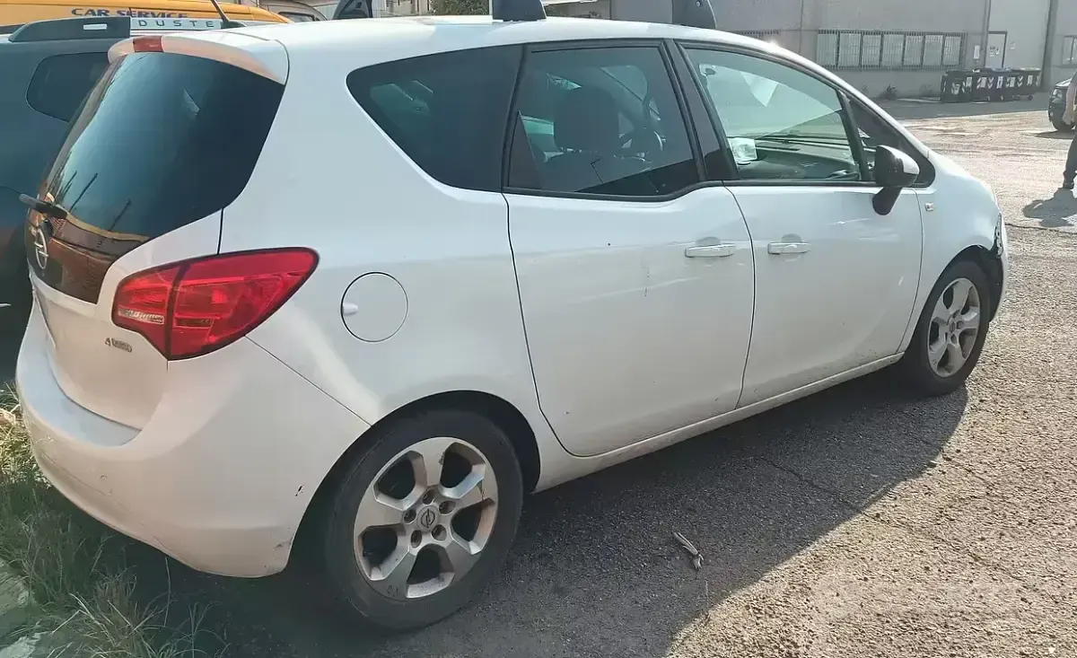 Usata Opel Meriva 101 CV (74 kW) 2010 Bianco Monovolume