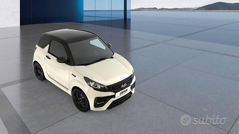 Bianco perla / nero intenso Usata 2023 Ligier JS50 Due volumi | 12.490 € (Buon prezzo) - Immagine 1/4