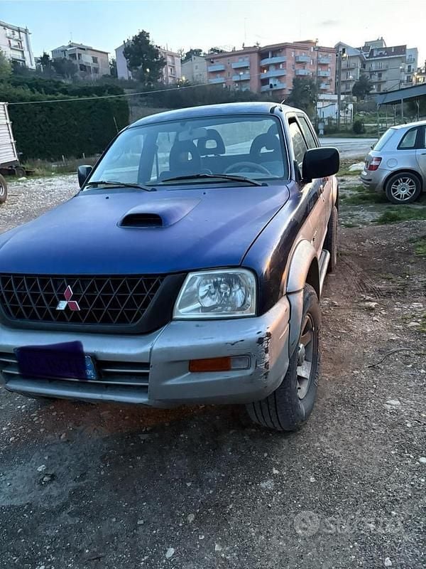 Usata Mitsubishi L200 87 CV (63 kW) 2002 Blu Pick-up