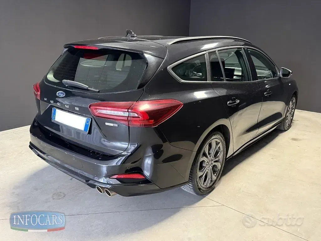 Usata Ford Focus ST-Line 155 CV (114 kW) 2023 Nero metallizzato Station wagon