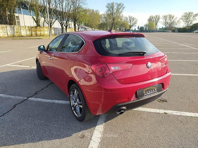 Usata Alfa Romeo Giulietta Super 120 CV (88 kW) 2016 Rosso Utilitaria