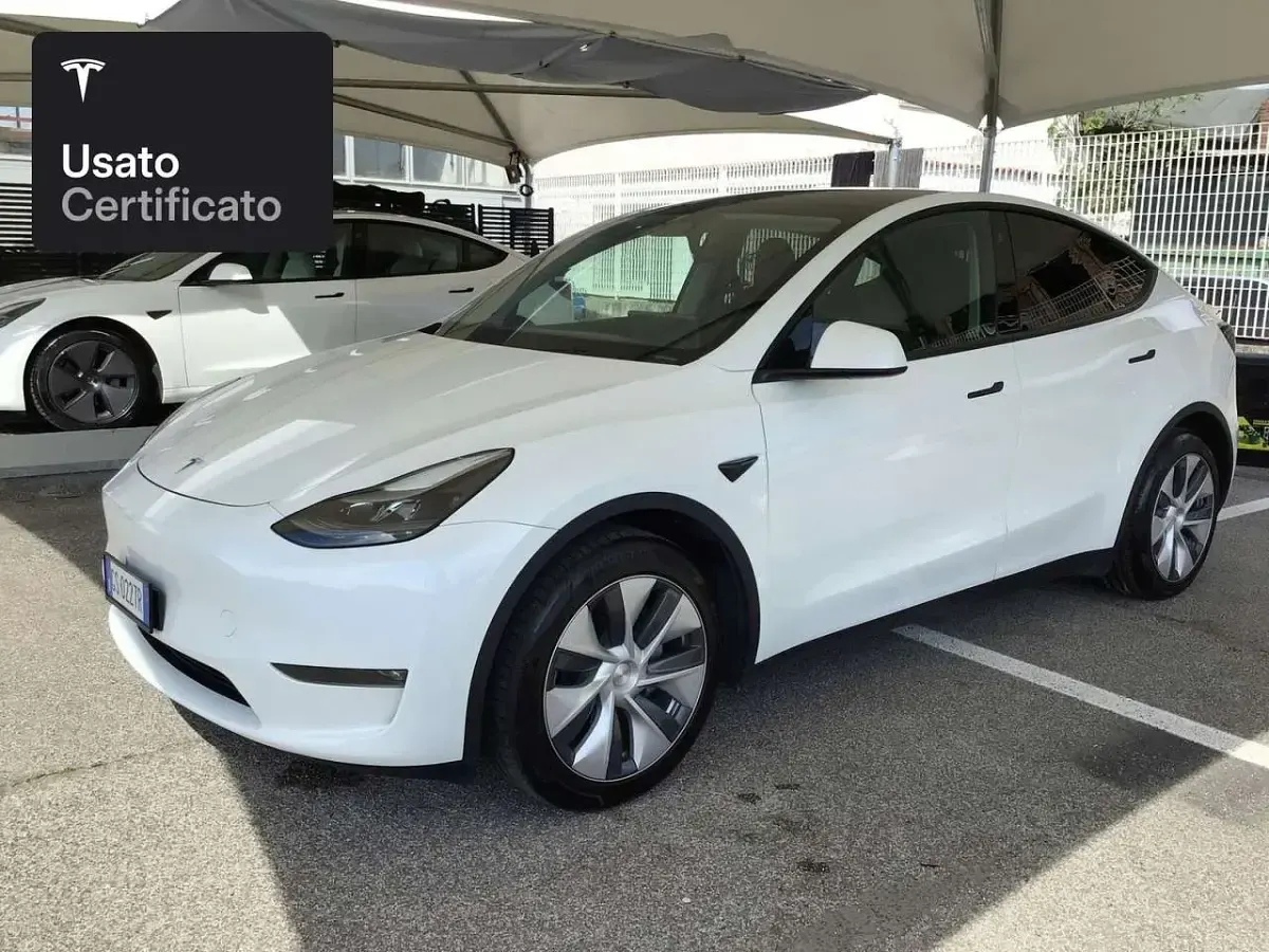 Usata Tesla Model Y Long Range AWD 258 kW (351 CV) 2023 Pearl white multicoat SUV