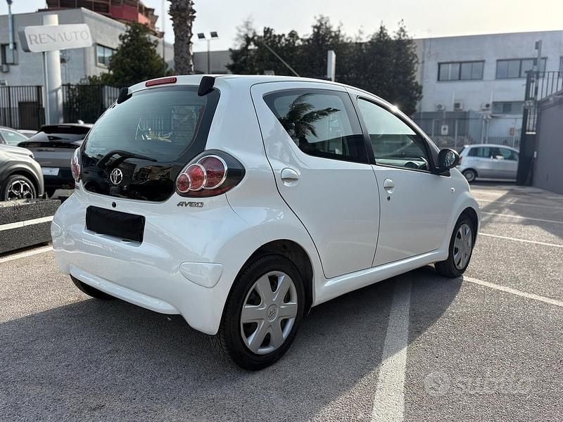 Usata Toyota Aygo Connect Style 68 CV (50 kW) 2012 Bianco Utilitaria