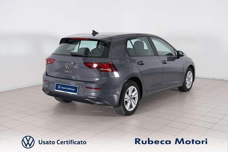Usata VW Golf VIII Life 116 CV (85 kW) 2025 Grigio Utilitaria