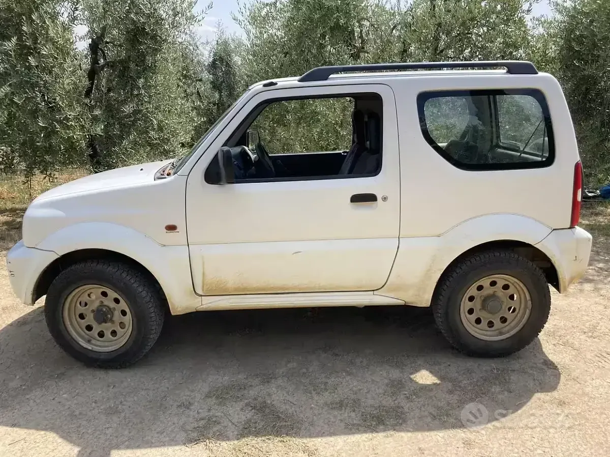 Usata Suzuki Jimny 80 CV (58 kW) 2002 Bianco SUV