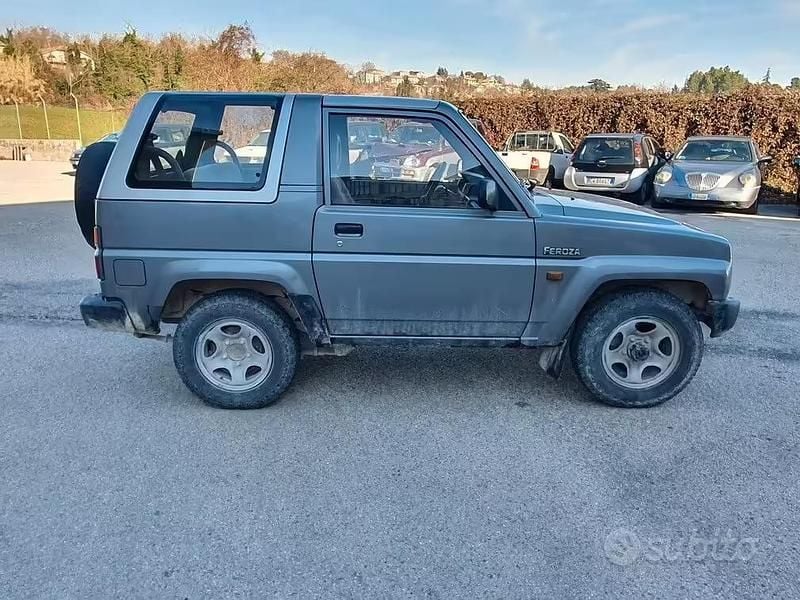 Usata Daihatsu Feroza 95 CV (69 kW) 1989 Grigio SUV