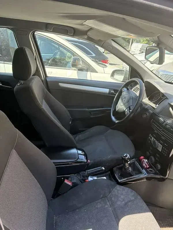 Usata Opel Astra Enjoy 116 CV (85 kW) 2010 Nero Station wagon