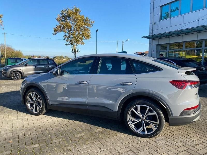 Usata Audi Q4 e-tron Business 150 kW (204 CV) 2023 Grigio selce SUV