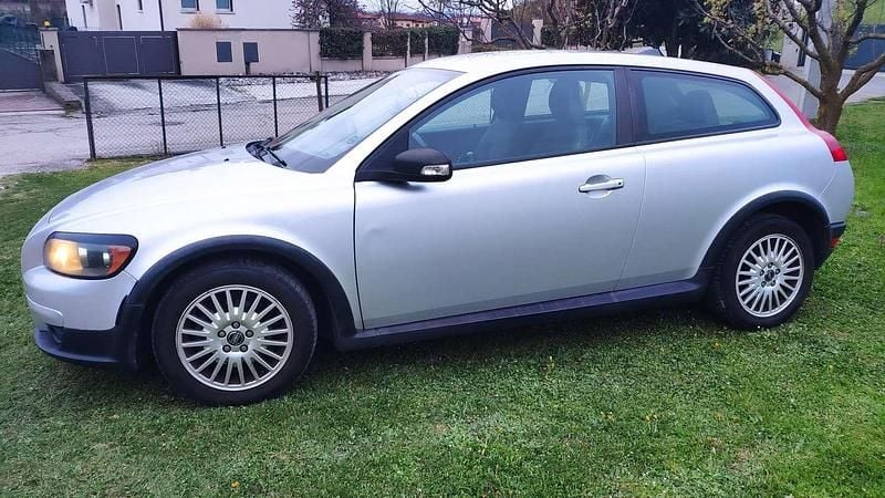 Usata Volvo C30 Kinetic 109 CV (80 kW) 2007 Argento Utilitaria