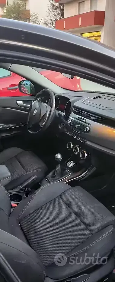 Usata Alfa Romeo Giulietta 105 CV (77 kW) 2010 Grigio Utilitaria